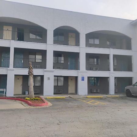 Hallmark Inn And Suites San Antonio Ngoại thất bức ảnh